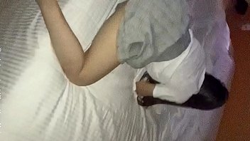 Жена в костюме для хэллоуина занимается вагинально-анальным порно со своим молодчиком
